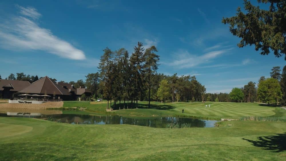 Golf in the Heart of Nature